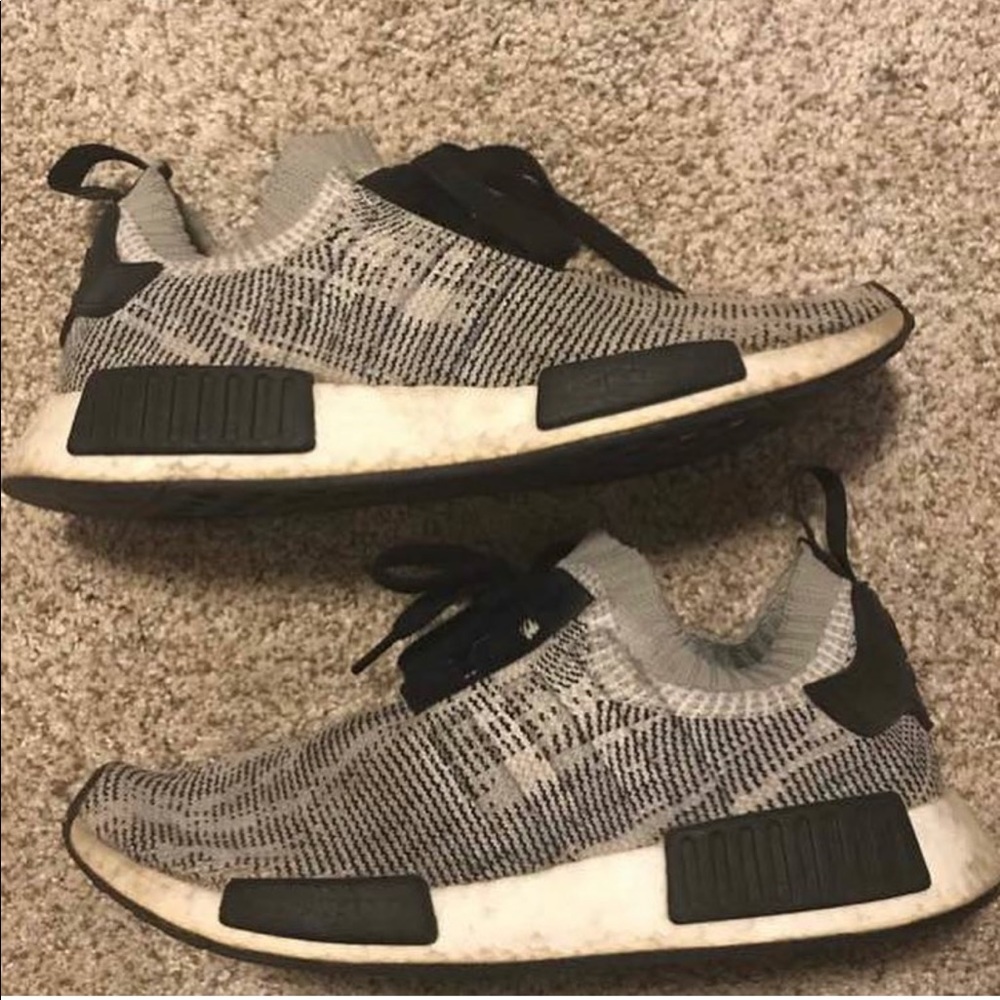 7.5 Adidas nmd R1 pk